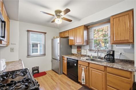 16040 Glenridge Avenue Middleburg Heights OH 44130