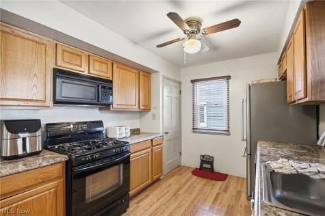 16040 Glenridge Avenue Middleburg Heights OH 44130