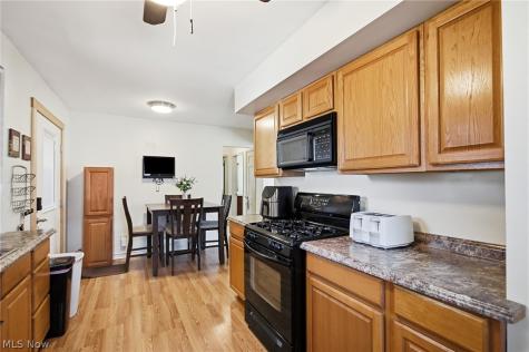 16040 Glenridge Avenue Middleburg Heights OH 44130