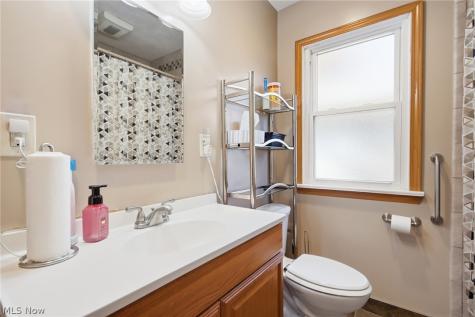 16040 Glenridge Avenue Middleburg Heights OH 44130