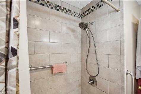 16040 Glenridge Avenue Middleburg Heights OH 44130