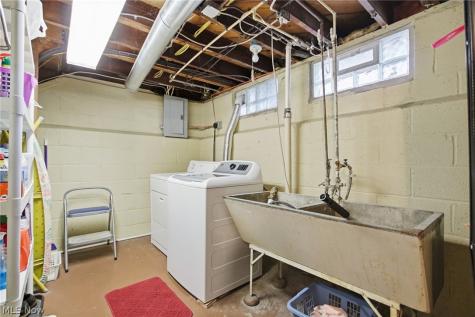 16040 Glenridge Avenue Middleburg Heights OH 44130