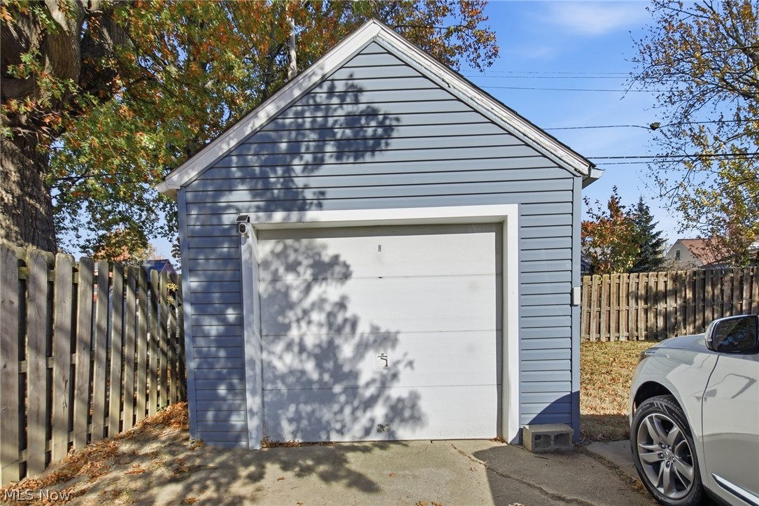 16040 Glenridge Avenue Middleburg Heights OH 44130