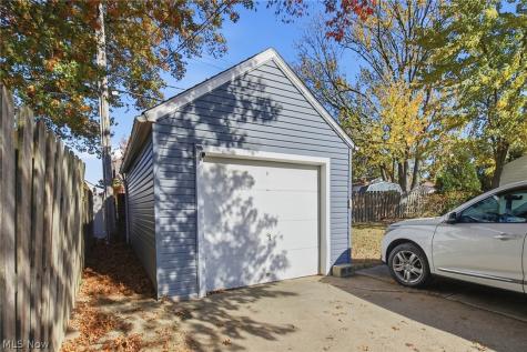 16040 Glenridge Avenue Middleburg Heights OH 44130