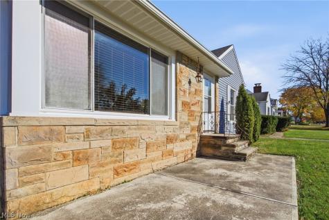 16040 Glenridge Avenue Middleburg Heights OH 44130