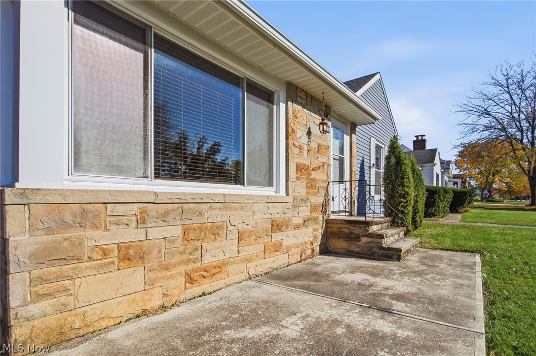 16040 Glenridge Avenue Middleburg Heights OH 44130