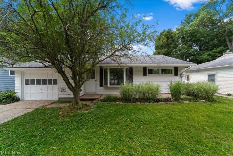 8991 Lynnhaven Road Parma Heights OH 44130