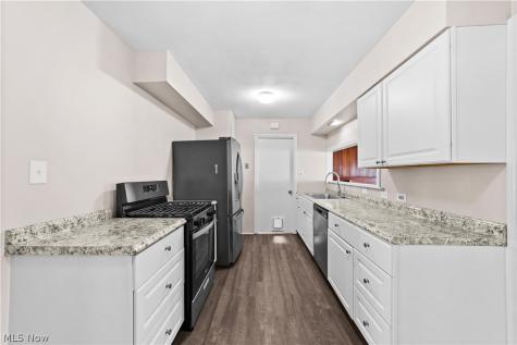 8991 Lynnhaven Road Parma Heights OH 44130