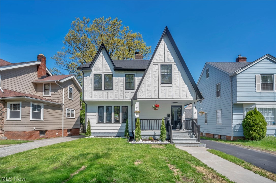 3741 Woodridge Road Cleveland Heights OH 44121