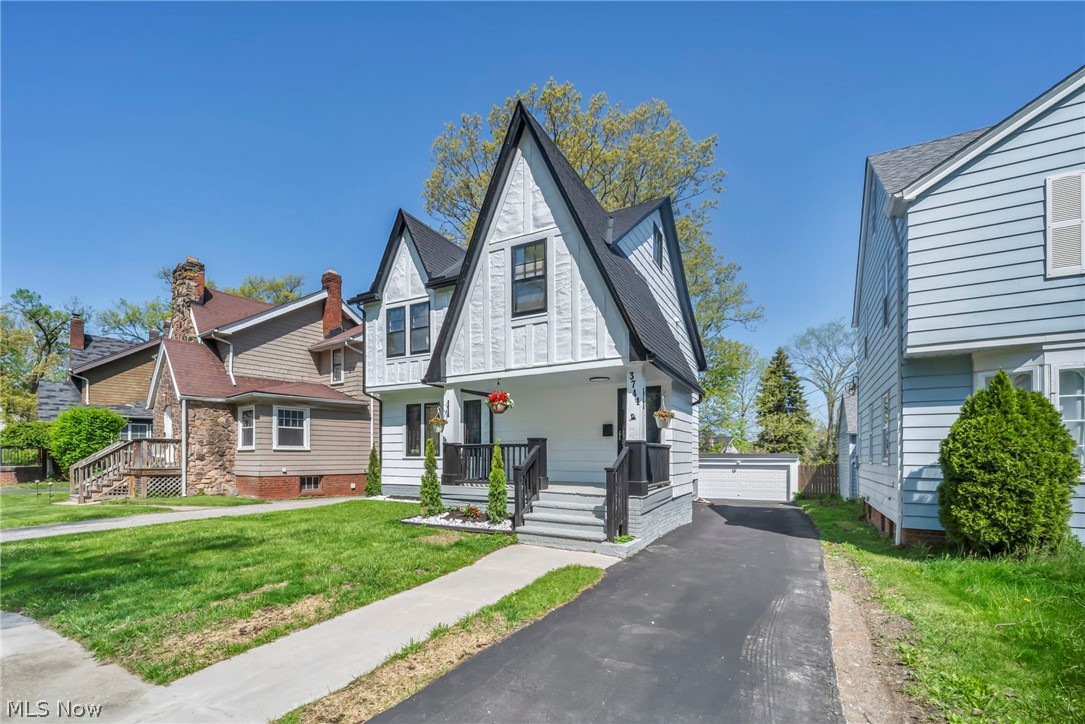 3741 Woodridge Road Cleveland Heights OH 44121