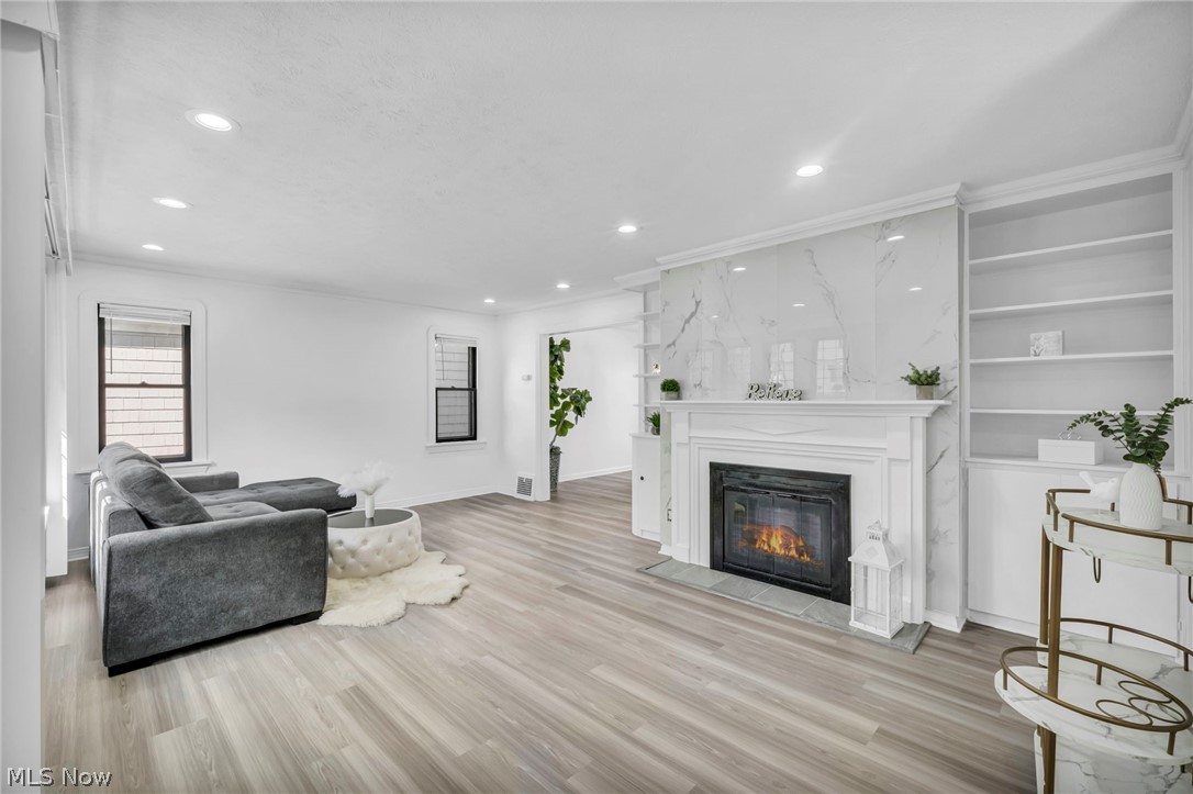 3741 Woodridge Road Cleveland Heights OH 44121
