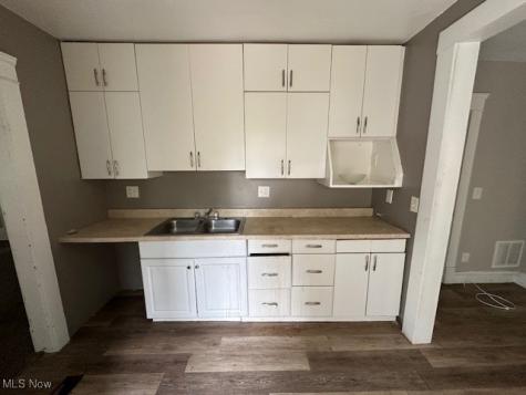 499 E 124 Street Cleveland OH 44108