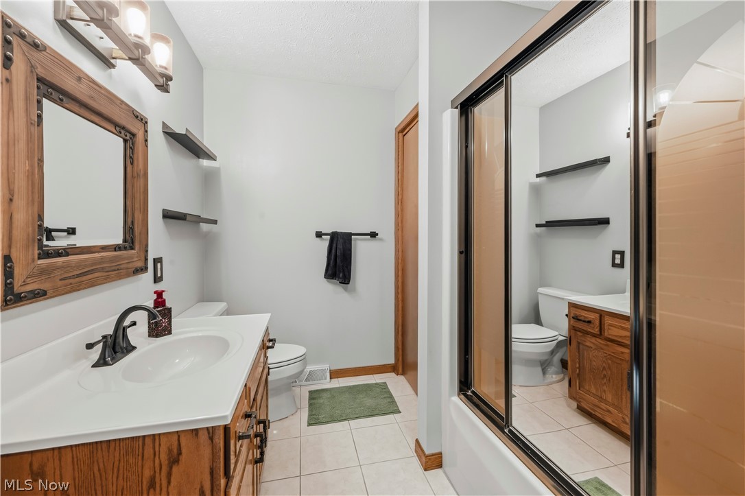 2402 Woodlawn Dover OH 44622