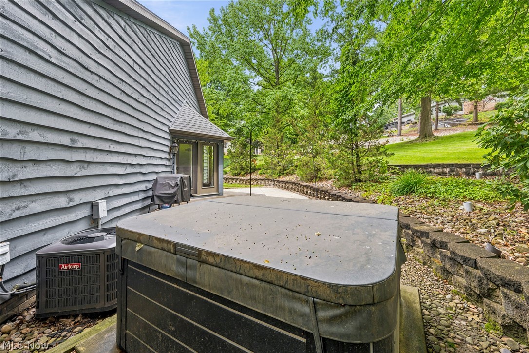 2402 Woodlawn Dover OH 44622