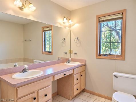 9286 Forest Point Drive Macedonia OH 44056
