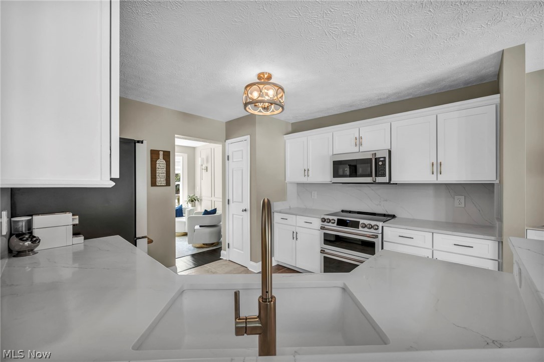1454 Hollow Wood Lane Avon OH 44011
