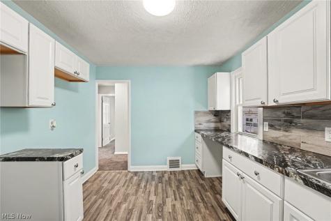 448 E 328th Street Willowick OH 44095