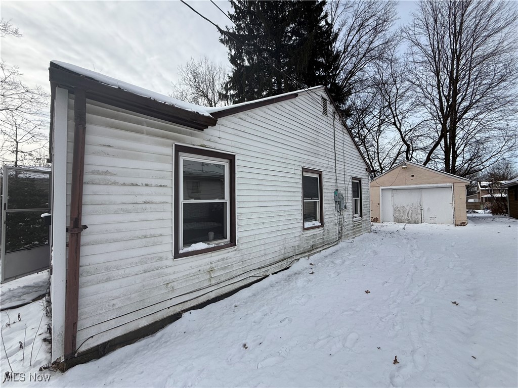 1146 Adelaide Avenue SE Warren OH 44484