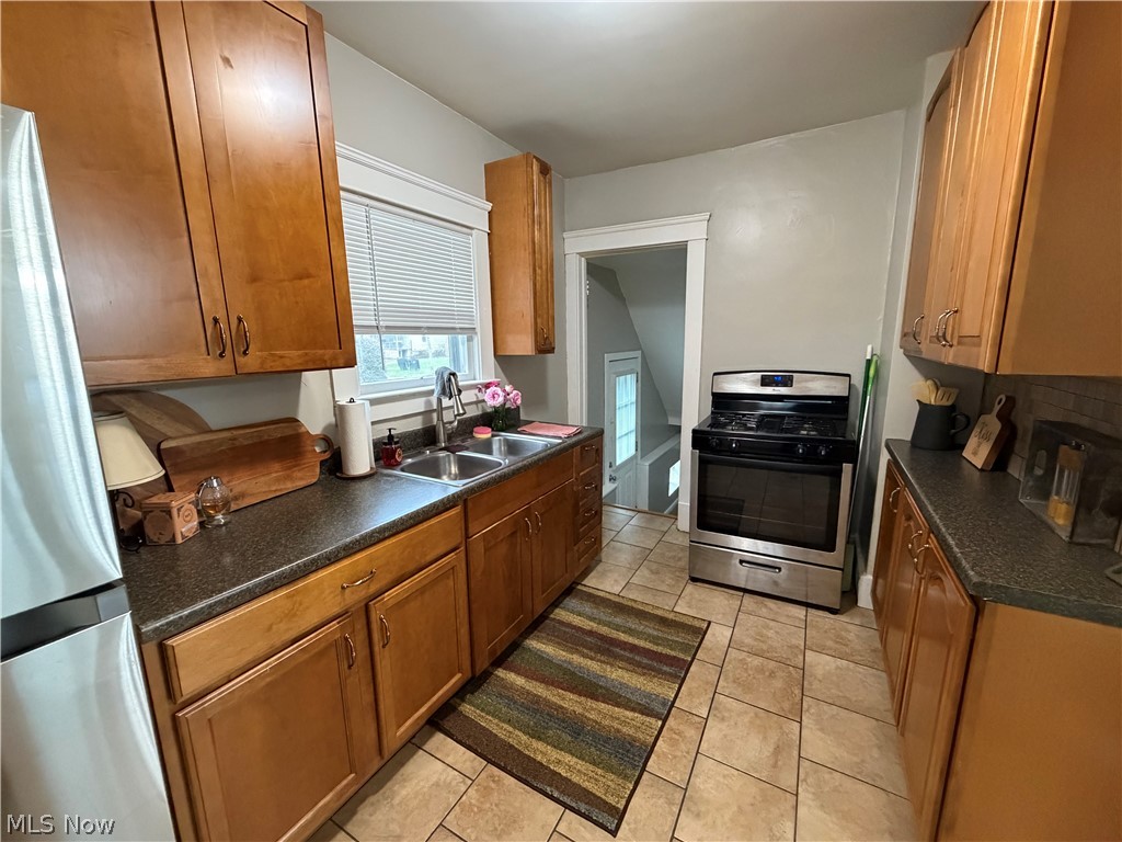 1541 Bonnie Brae Avenue NE Warren OH 44483