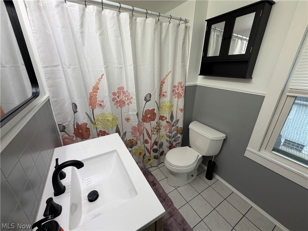 1541 Bonnie Brae Avenue NE Warren OH 44483