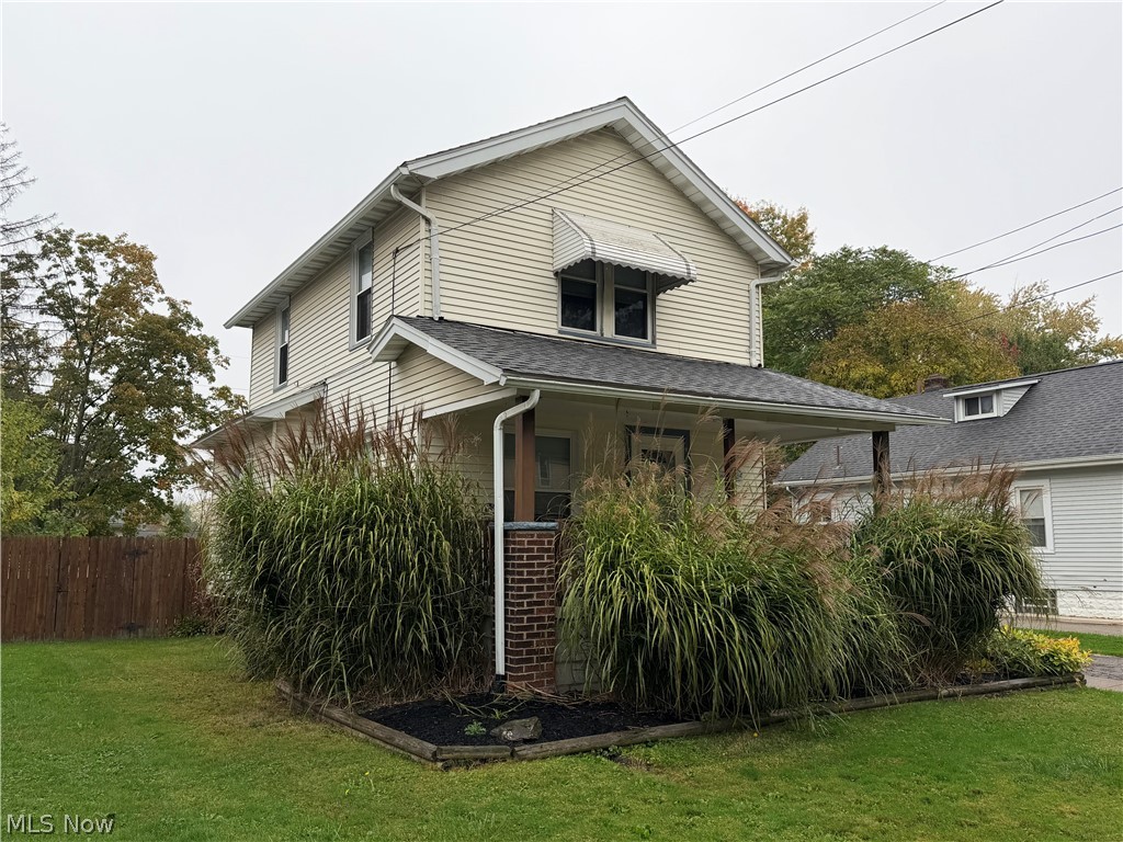 1541 Bonnie Brae Avenue NE Warren OH 44483