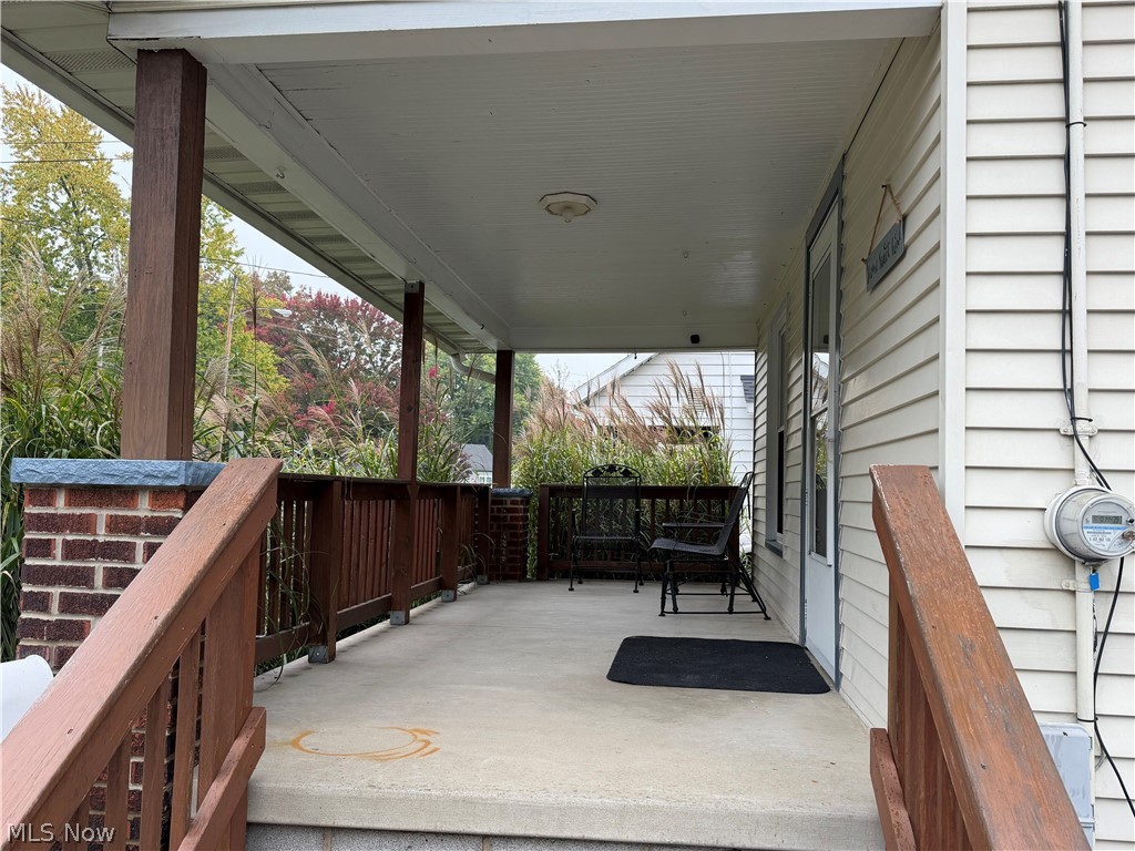 1541 Bonnie Brae Avenue NE Warren OH 44483