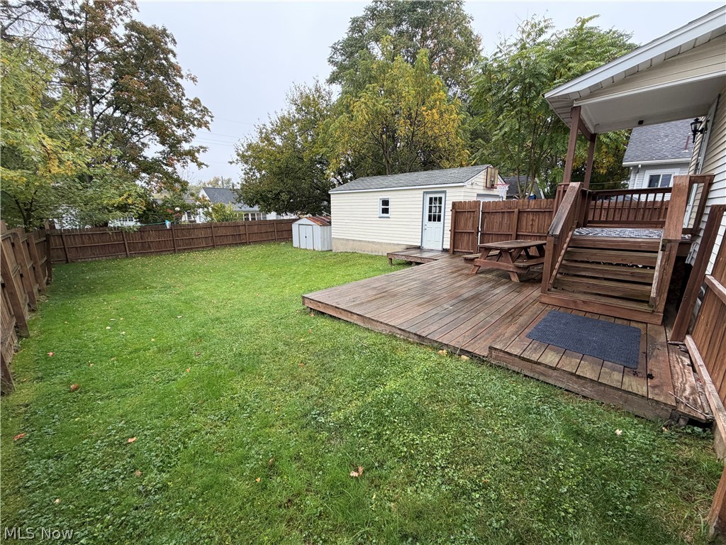 1541 Bonnie Brae Avenue NE Warren OH 44483