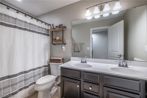 165 Lakeland Way Aurora OH 44202