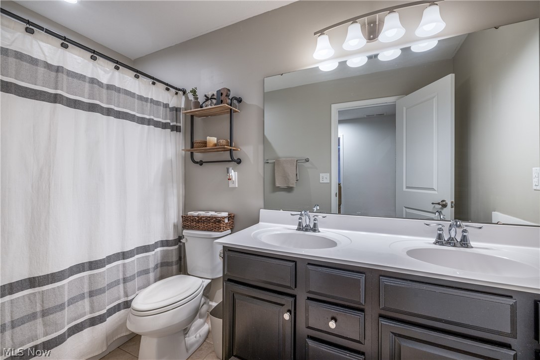 165 Lakeland Way Aurora OH 44202