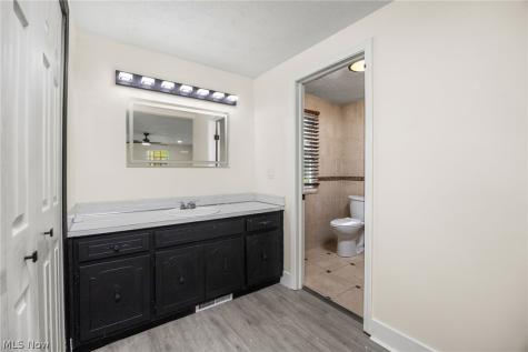 4590 Brendan Lane North Olmsted OH 44070