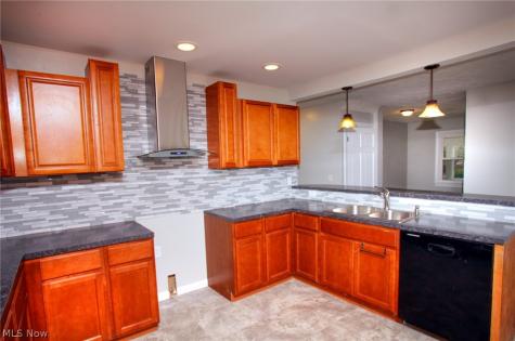 1103 22nd Street NE Canton OH 44714