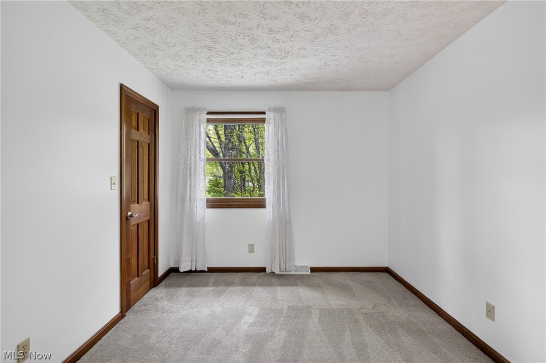 1097 Center Street E Warren OH 44481