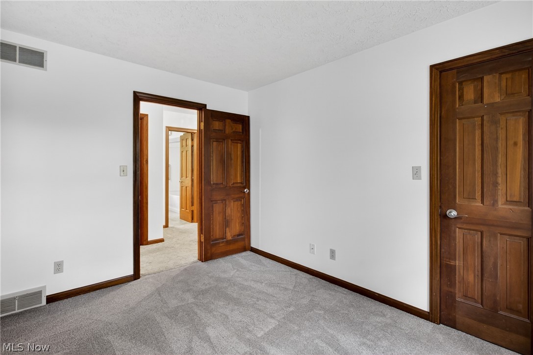 1097 Center Street E Warren OH 44481