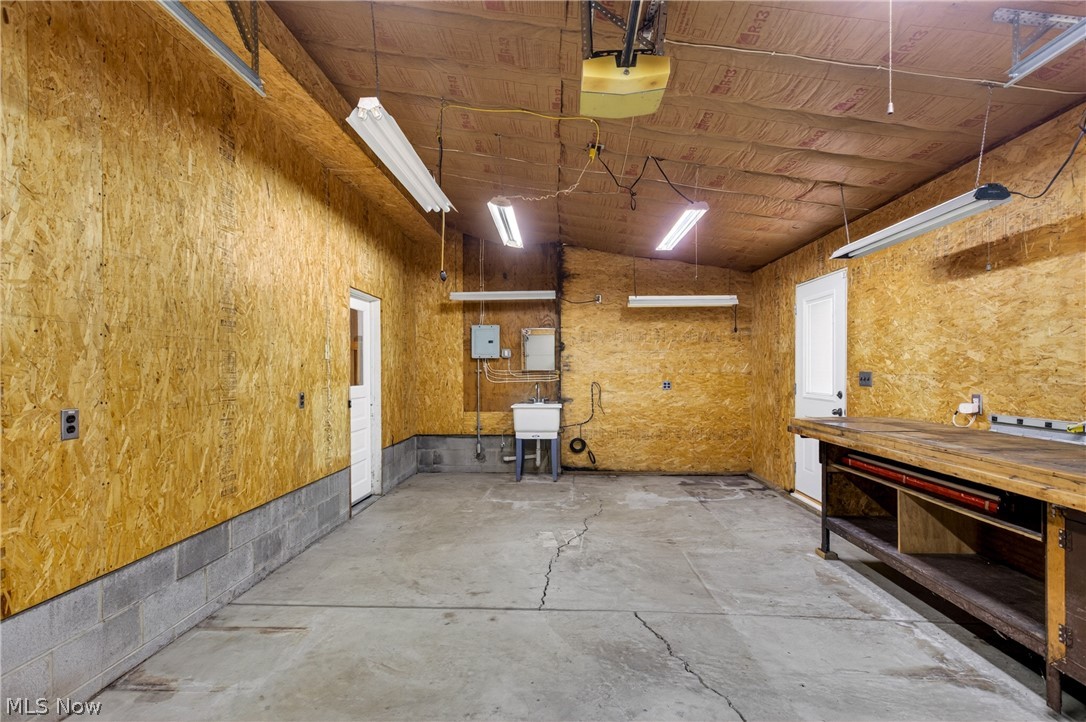 1097 Center Street E Warren OH 44481