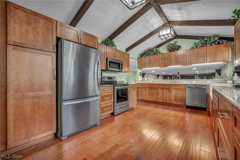 7676 Trenton Trail Middleburg Heights OH 44130