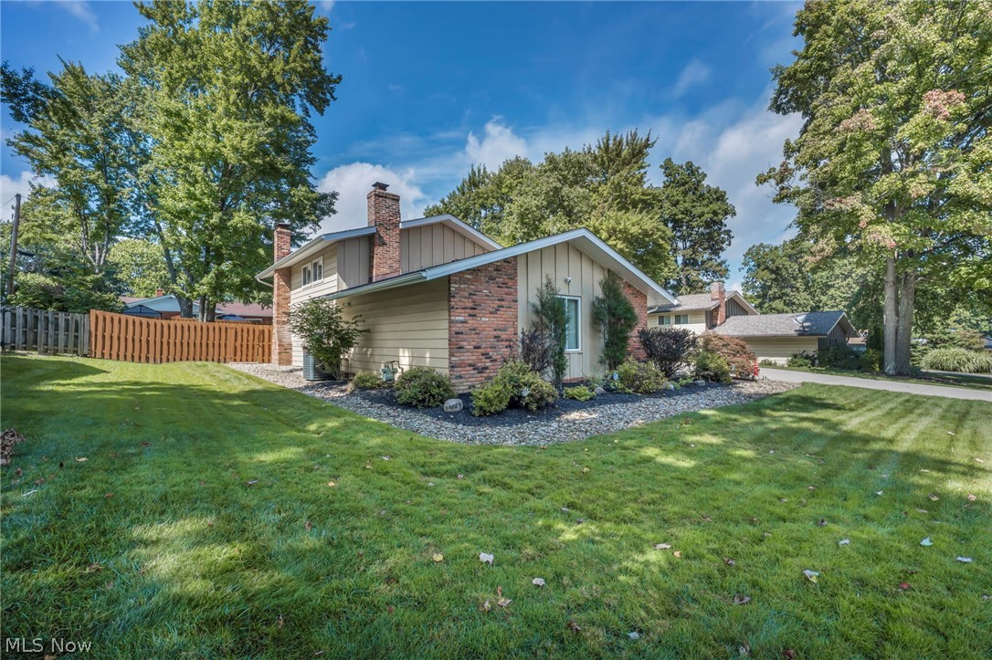 7676 Trenton Trail Middleburg Heights OH 44130