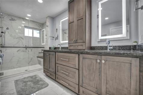 7676 Trenton Trail Middleburg Heights OH 44130
