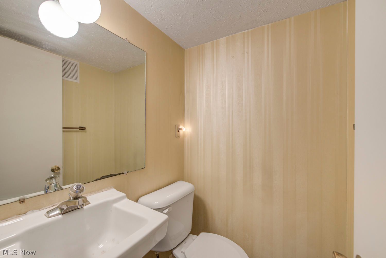 19622 Hunt Road Strongsville OH 44136