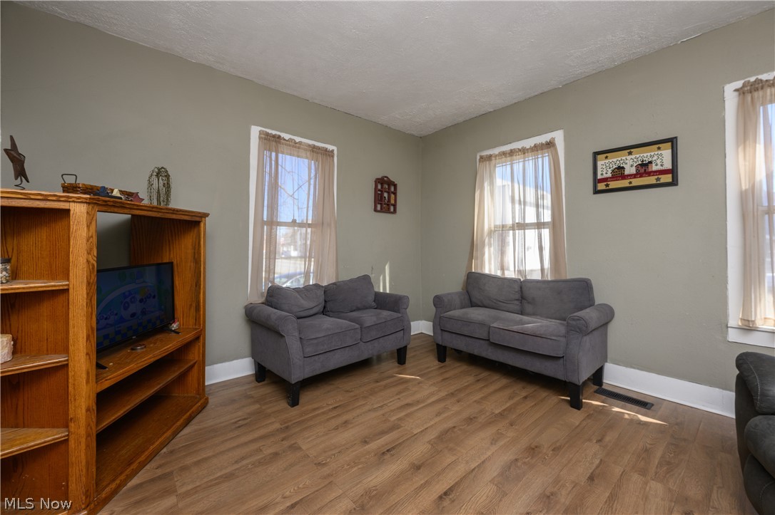 204 S Main Street Tuscarawas OH 44682