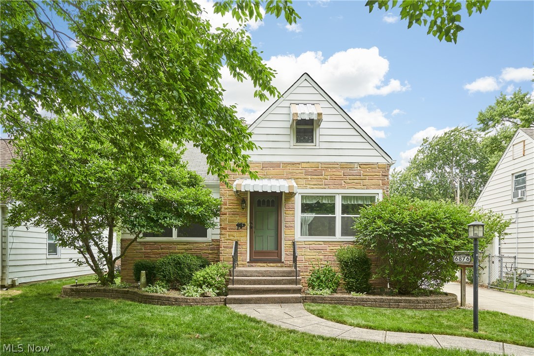 6876 Greenleaf Avenue Parma Heights OH 44130