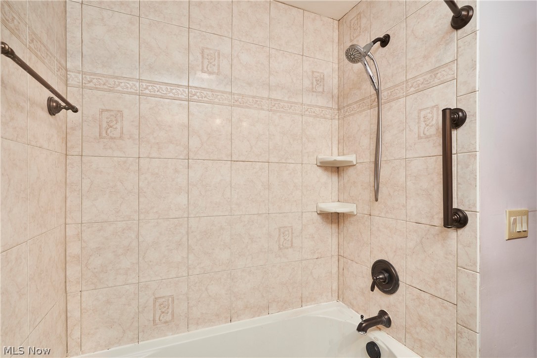 6876 Greenleaf Avenue Parma Heights OH 44130