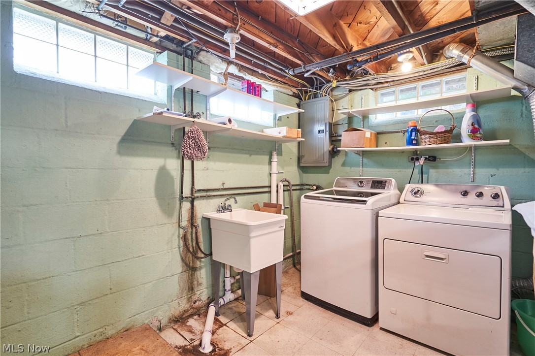 6876 Greenleaf Avenue Parma Heights OH 44130