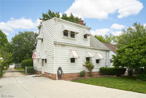 6876 Greenleaf Avenue Parma Heights OH 44130