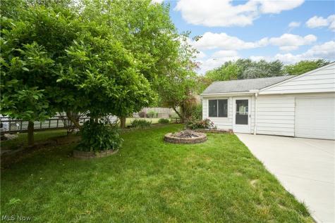 6876 Greenleaf Avenue Parma Heights OH 44130