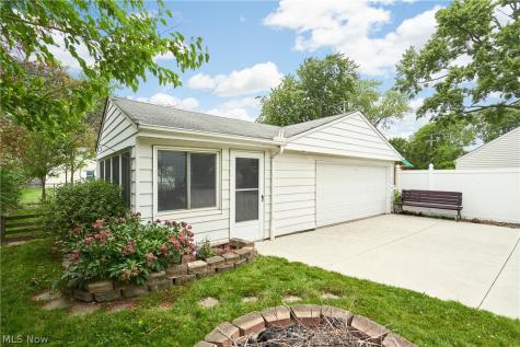 6876 Greenleaf Avenue Parma Heights OH 44130