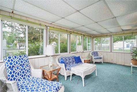 6876 Greenleaf Avenue Parma Heights OH 44130