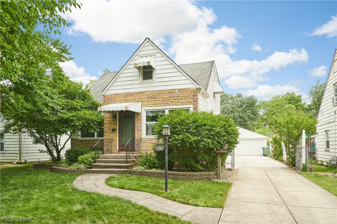 6876 Greenleaf Avenue Parma Heights OH 44130