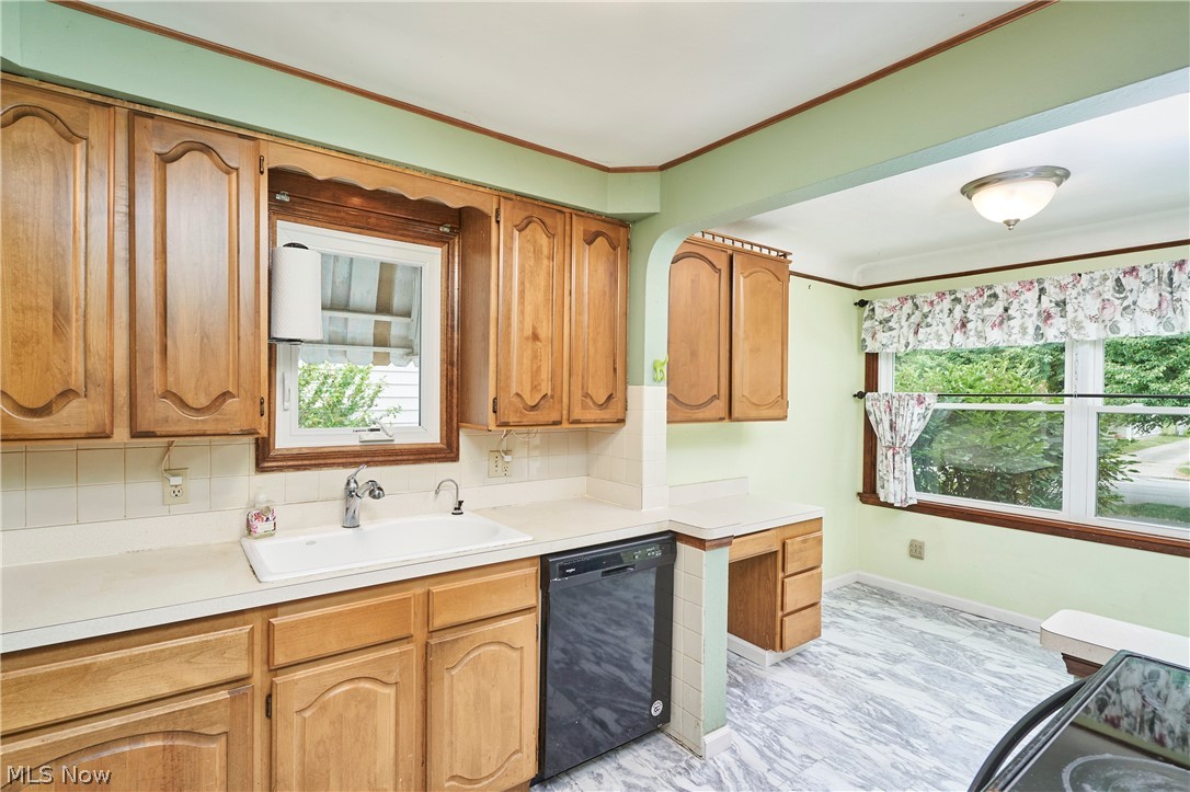6876 Greenleaf Avenue Parma Heights OH 44130