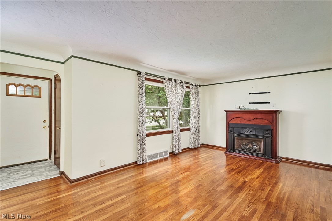 6876 Greenleaf Avenue Parma Heights OH 44130