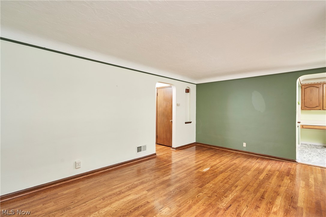 6876 Greenleaf Avenue Parma Heights OH 44130
